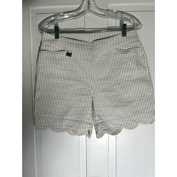 Lulu B scalloped shorts - Picture 1 of 3
